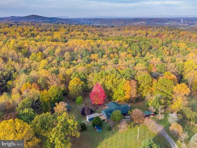 $799,000 | 161 Bell Hollow Lane, Bluemont, VA 20135