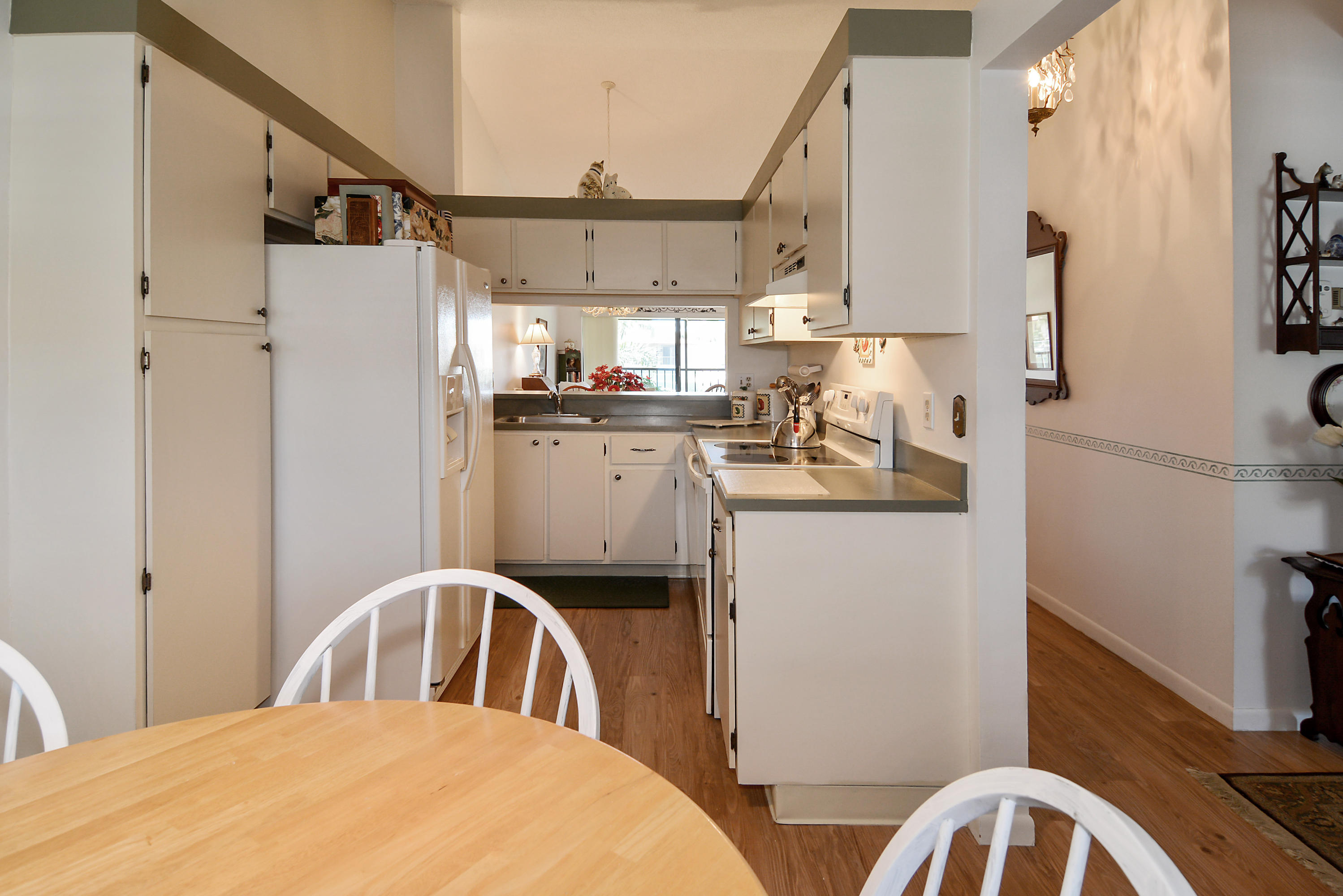902 Pinecrest Circle, Unit B Jupiter, FL 33458 - Photo 4 of 10 902PinecrestCirUnitB_print_177