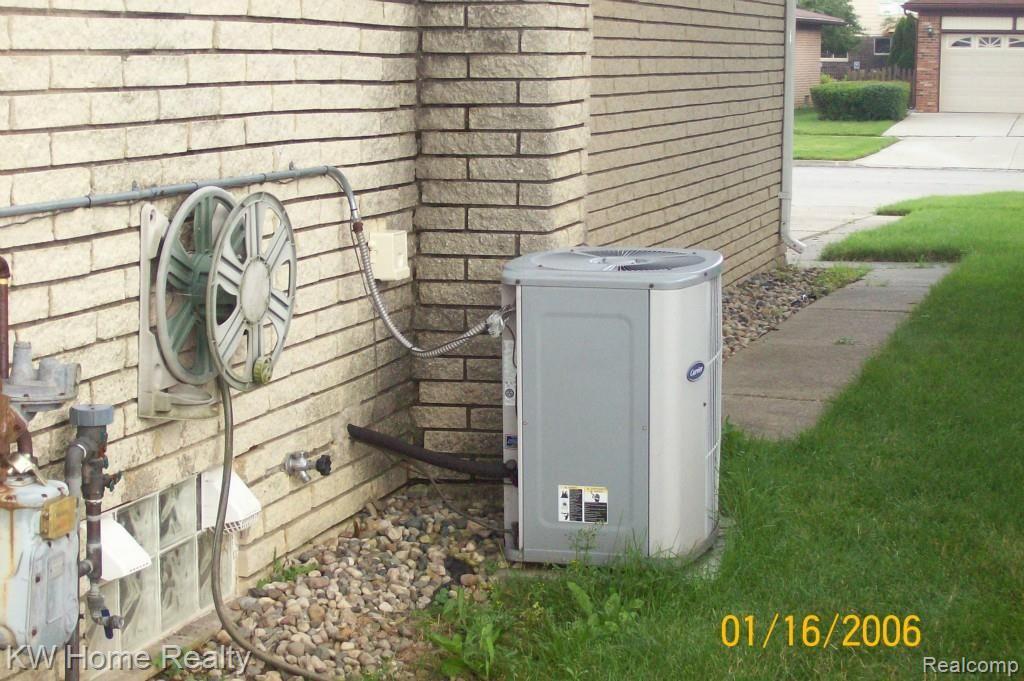 42230 Hanford Road Canton, MI 48187 - Photo 19 of 22 100_2288.jpg