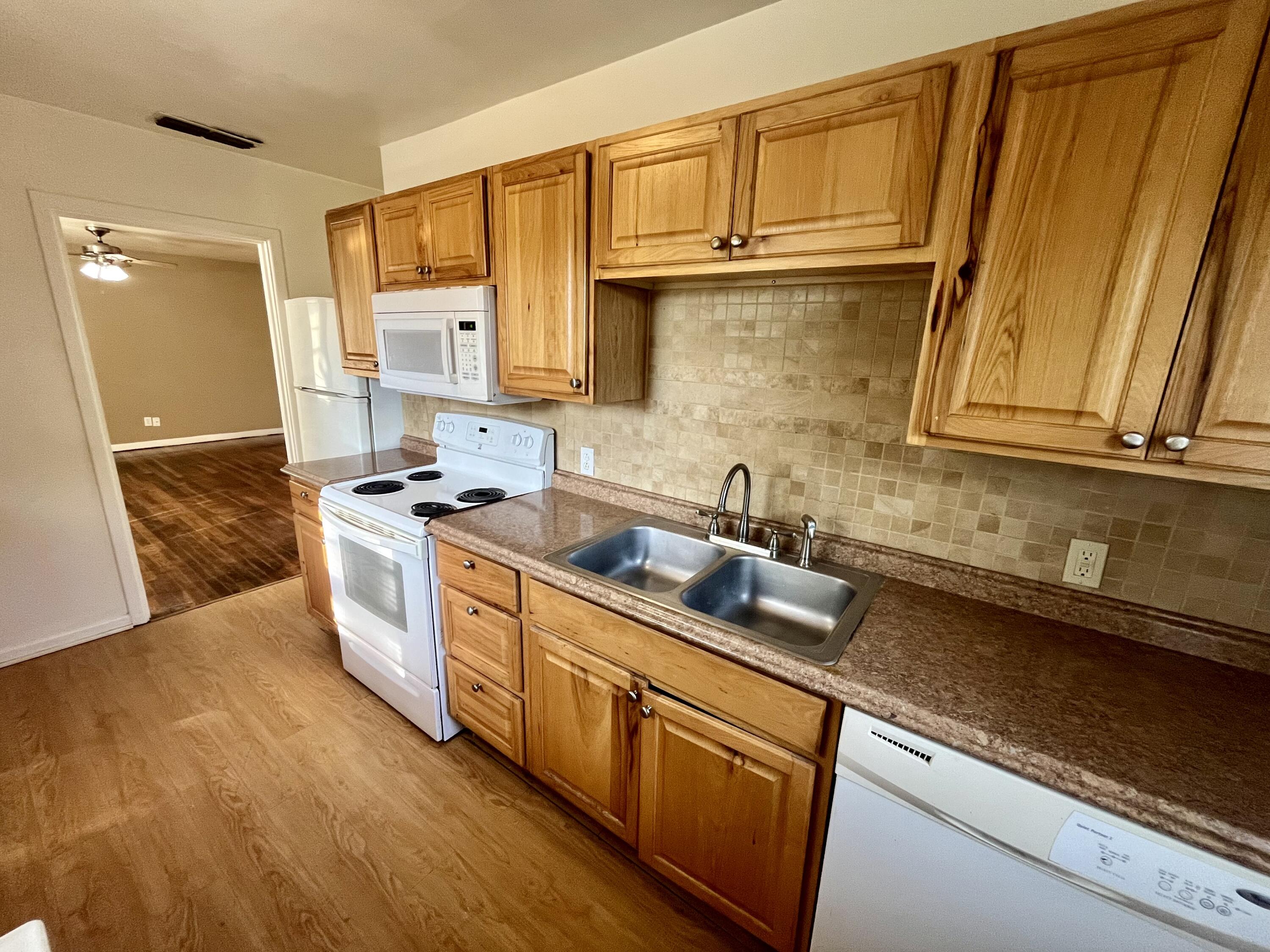 4601 Elgin Avenue Lubbock, TX 79413 - Photo 6 of 11 IMG_1933