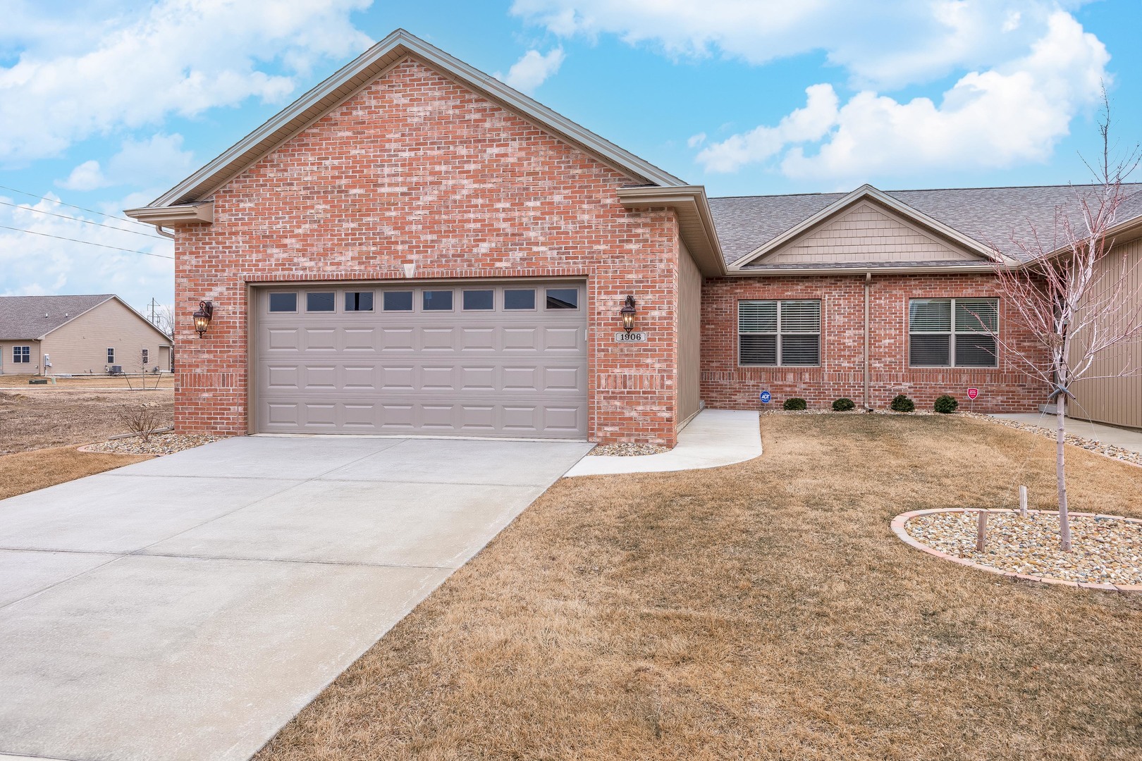 1906 Dunraven Road Bloomington, IL 61704 - Photo 1 of 35