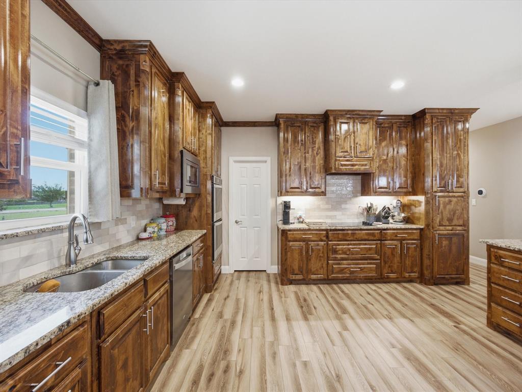 1032 Justin Drive Springtown, TX 76082 - Photo 9 of 40