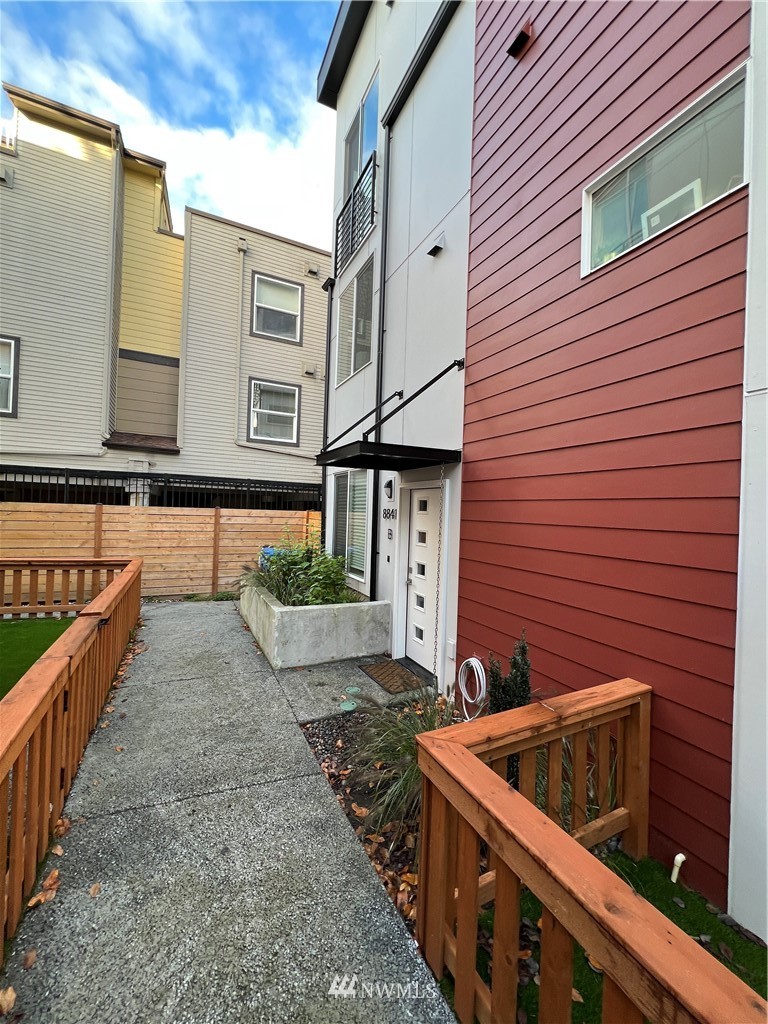 8841 Midvale Avenue North, Unit B Seattle, WA 98103 - Photo 1 of 18 Gallery Image 1