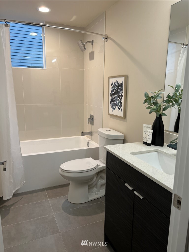 8841 Midvale Avenue North, Unit B Seattle, WA 98103 - Photo 14 of 18 Gallery Image 14