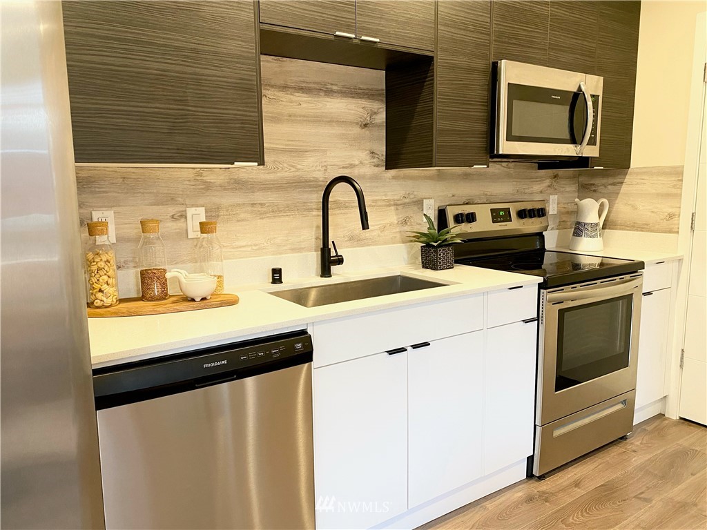 8841 Midvale Avenue North, Unit B Seattle, WA 98103 - Photo 6 of 18 Gallery Image 6