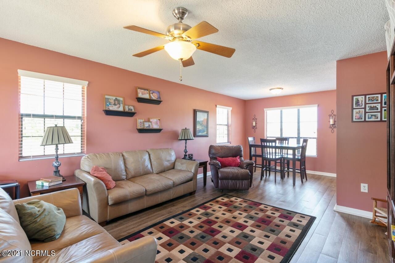 7801 Old Smithfield Road Bailey, NC 27807 - Photo 4 of 34 Great Room