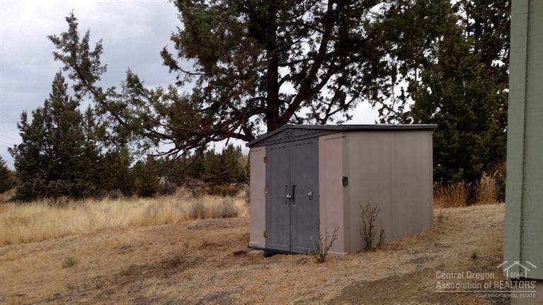 63371 Vogt Road Bend, OR 97701 - Photo 14 of 14 a backyard of a house with lots of green space
