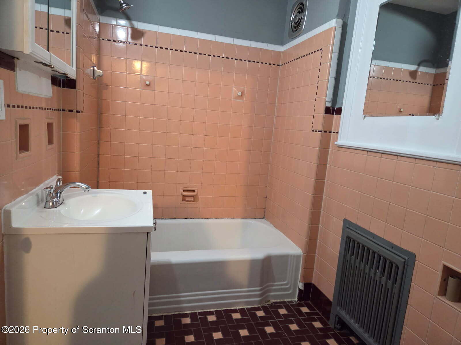 434 Hickory Street, Unit 2 Scranton, PA 18505 - Photo 13 of 17 Full Bath