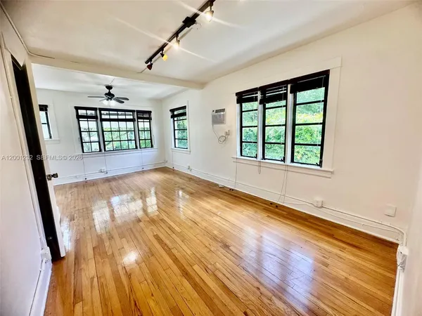 $2,000 | 3712 Anderson Road, Unit 3, Coral Gables, FL 33134