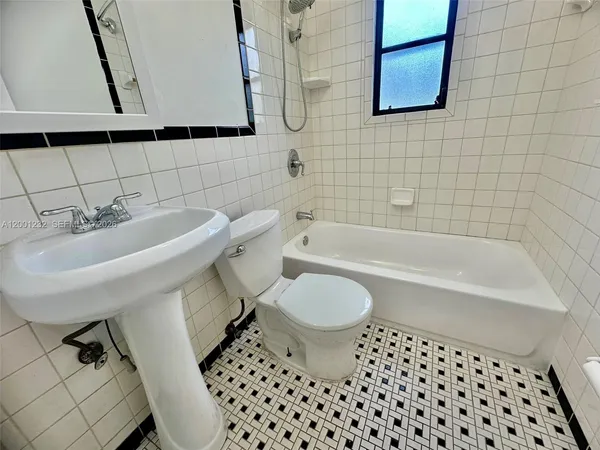 $2,000 | 3712 Anderson Road, Unit 3, Coral Gables, FL 33134