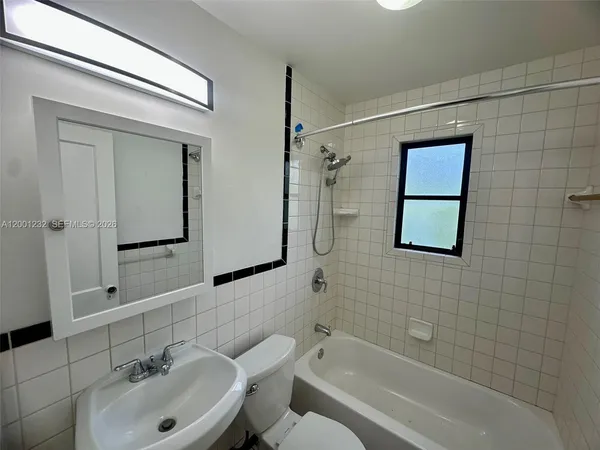$2,000 | 3712 Anderson Road, Unit 3, Coral Gables, FL 33134
