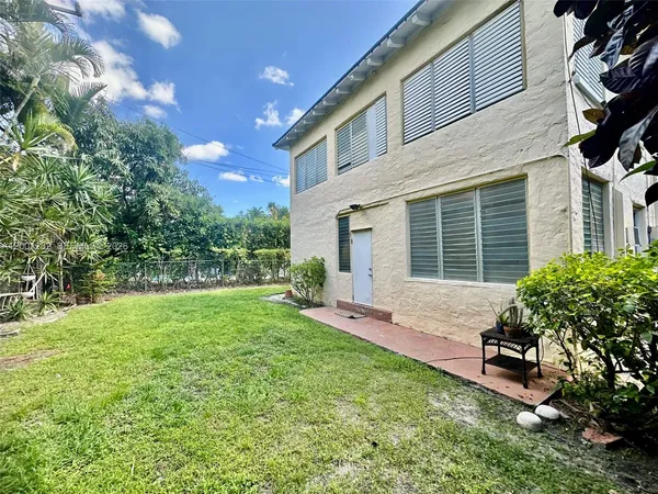 $2,000 | 3712 Anderson Road, Unit 3, Coral Gables, FL 33134