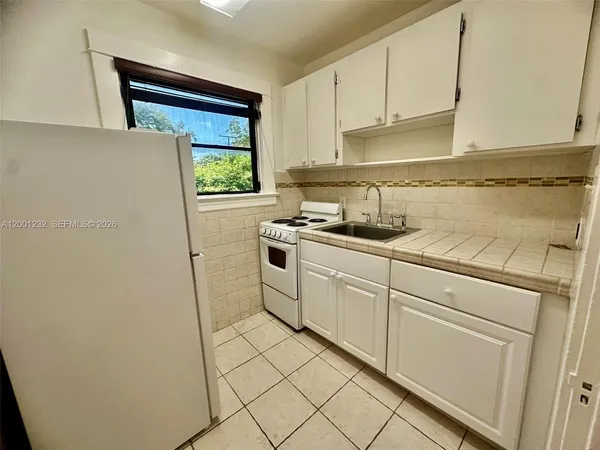 $2,000 | 3712 Anderson Road, Unit 3, Coral Gables, FL 33134