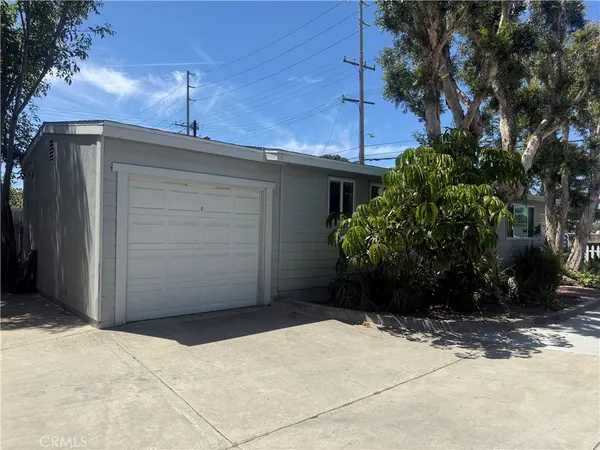 $3,400 | 2212 Placentia Avenue, Unit A, Costa Mesa, CA 92627