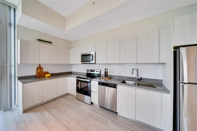 $3,314 | 1809 Jackson Street, Unit 504, Hollywood, FL 33020