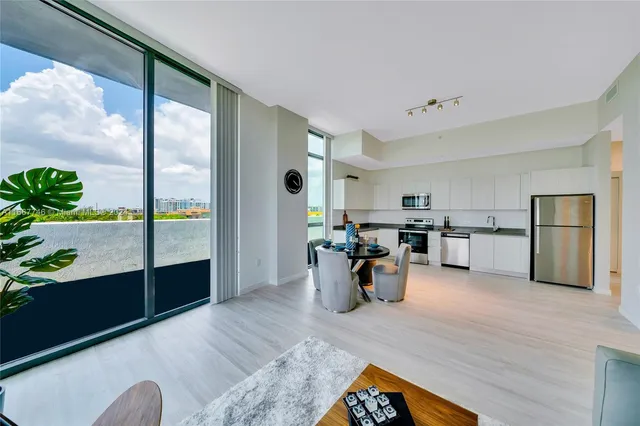 $3,314 | 1809 Jackson Street, Unit 504, Hollywood, FL 33020