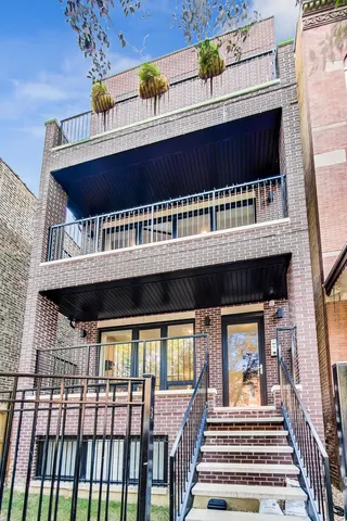 $784,000 | 1445 North Rockwell Street, Unit 1, Chicago, IL 60622
