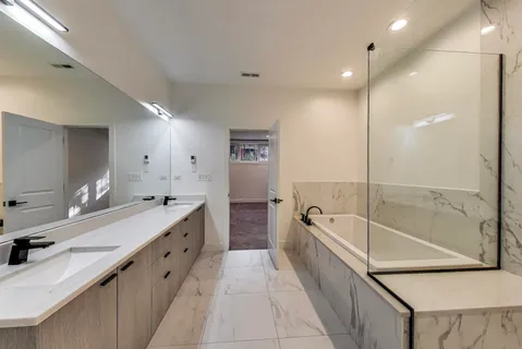 $784,000 | 1445 North Rockwell Street, Unit 1, Chicago, IL 60622