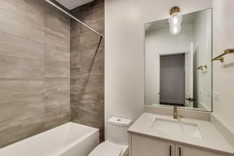 $784,000 | 1445 North Rockwell Street, Unit 1, Chicago, IL 60622