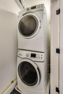 $784,000 | 1445 North Rockwell Street, Unit 1, Chicago, IL 60622