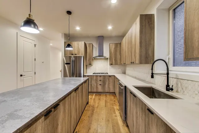 $784,000 | 1445 North Rockwell Street, Unit 1, Chicago, IL 60622