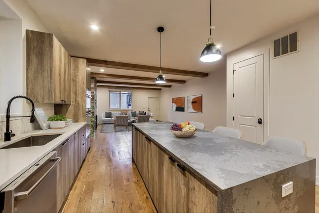 $784,000 | 1445 North Rockwell Street, Unit 1, Chicago, IL 60622