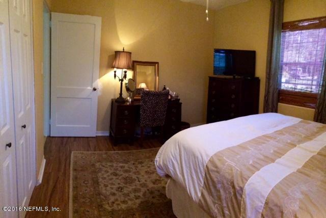 5656 Graywood Road Jacksonville, FL 32207 - Photo 17 of 39 Master Bedroom