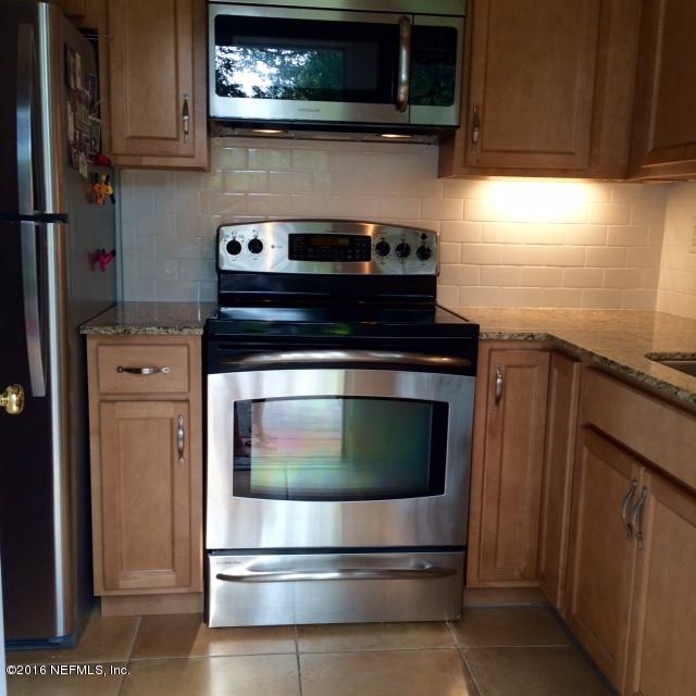 5656 Graywood Road Jacksonville, FL 32207 - Photo 6 of 39 Kitchen range & Micro
