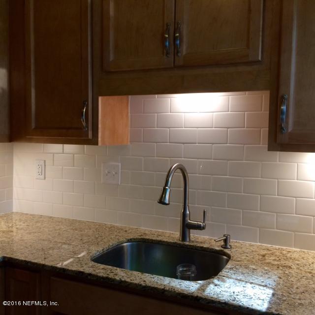 5656 Graywood Road Jacksonville, FL 32207 - Photo 7 of 39 Kitchen Under Cabinet Lighting