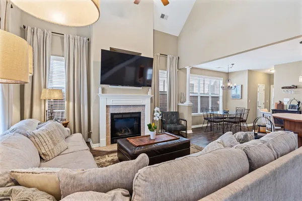 $375,000 | 1254 Isle Pointe Drive, Memphis, TN 38103