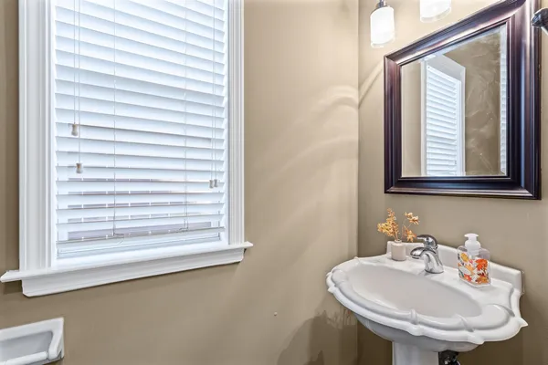 $375,000 | 1254 Isle Pointe Drive, Memphis, TN 38103