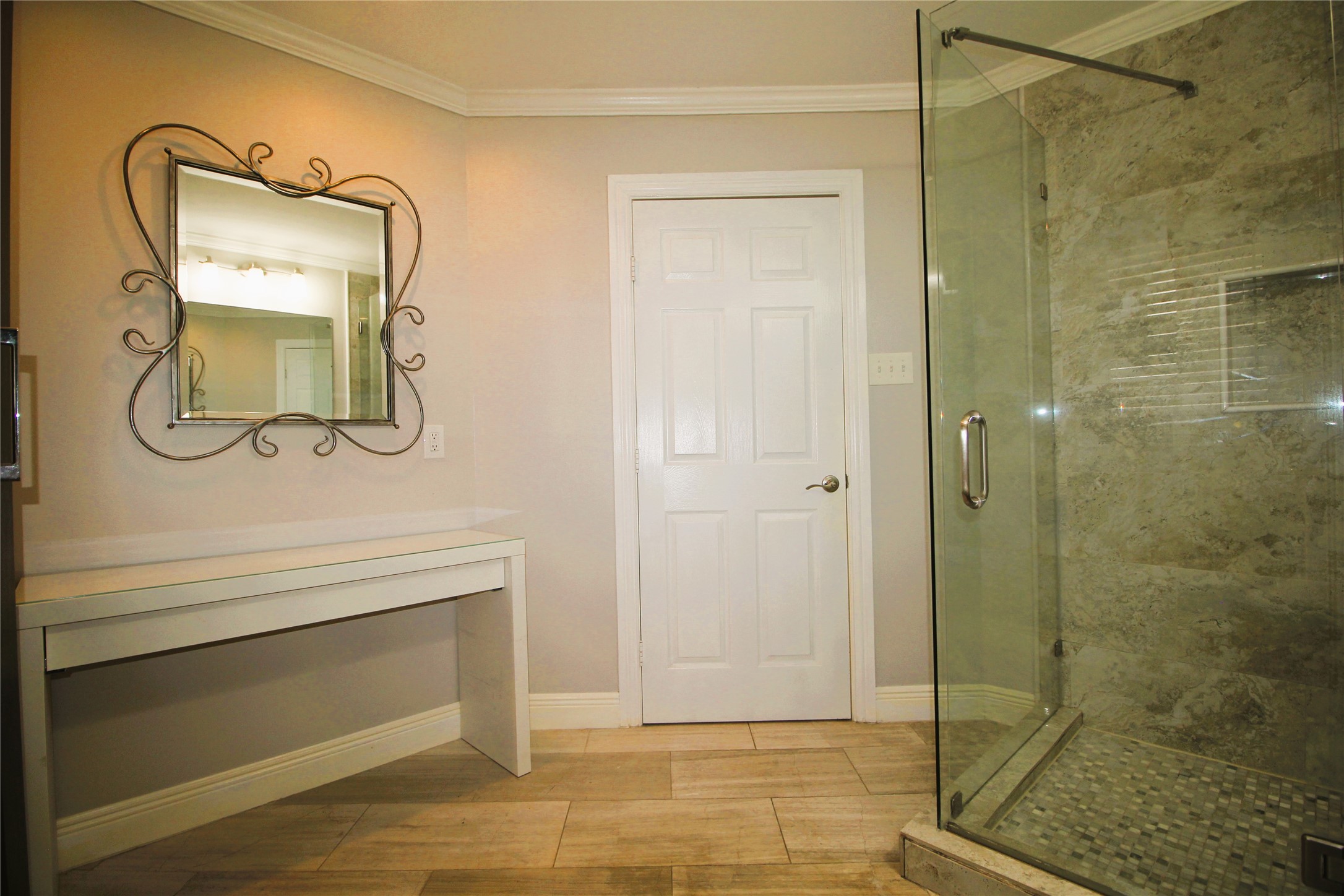 6729 Sylvan Road Houston, TX 77023 - Photo 14 of 27 Vanity in Primary Bath