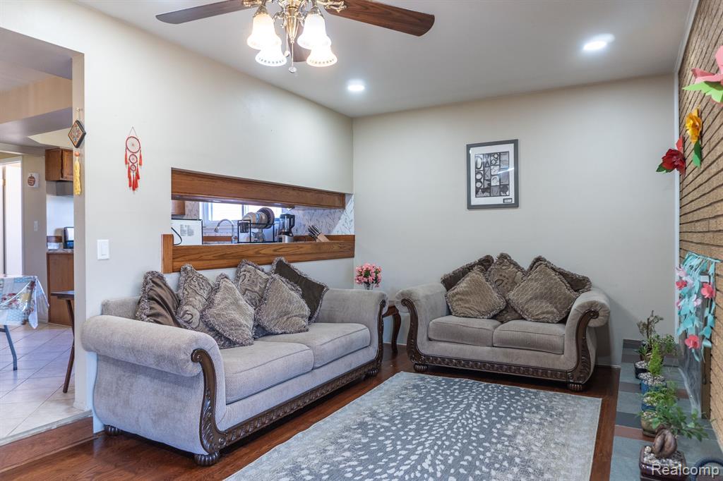 3421 Common Road Warren, MI 48092 - Photo 11 of 39