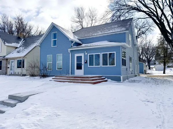 $249,900 | 514 East Hampden Avenue, Fergus Falls, MN 56537