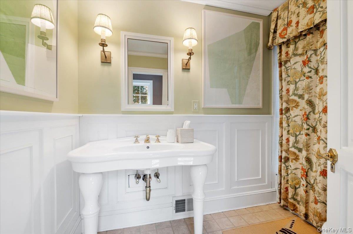 516 Centre Island Road Centre Island, NY 11771 - Photo 23 of 41 a bathroom with a sink and a mirror
