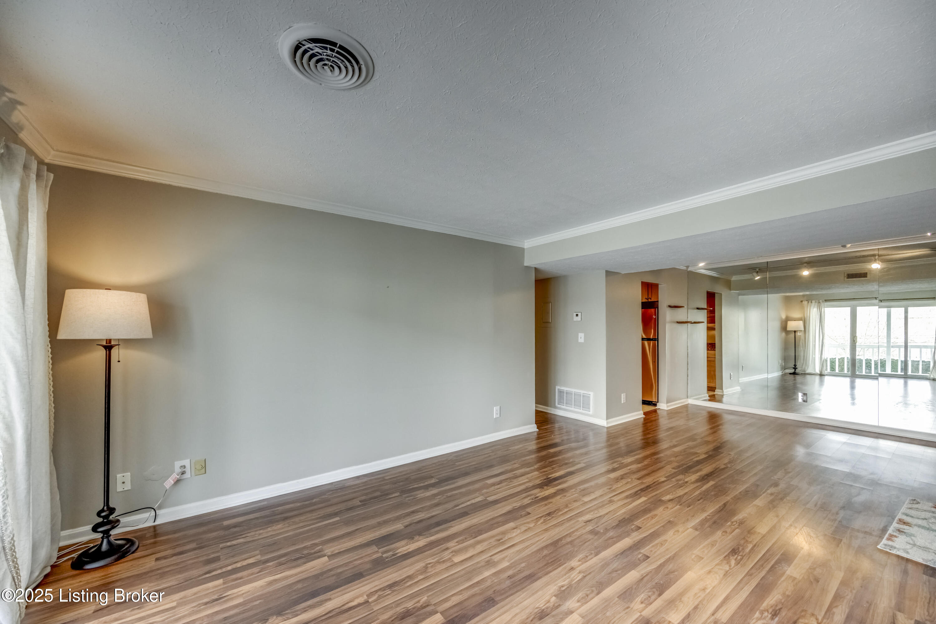 410 Mockingbird Valley Road, Unit 1 Louisville, KY 40207 - Photo 11 of 39 2Y0A5661-A