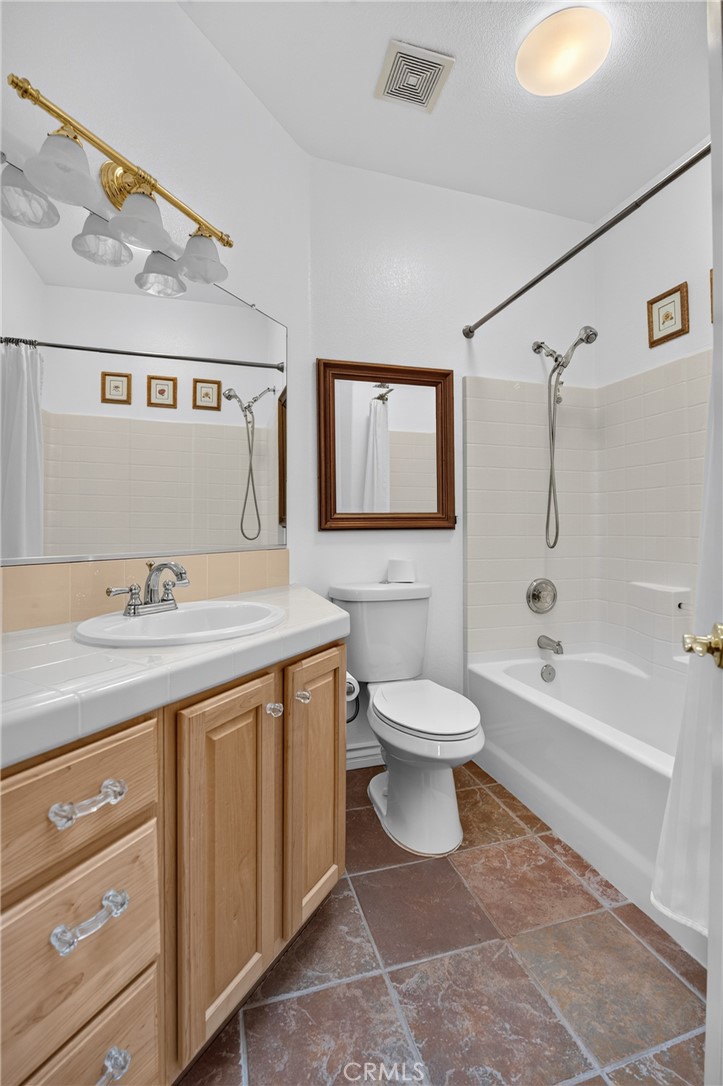 5001 Rio Bravo Drive Banning, CA 92220 - Photo 12 of 38 Guest bathroom