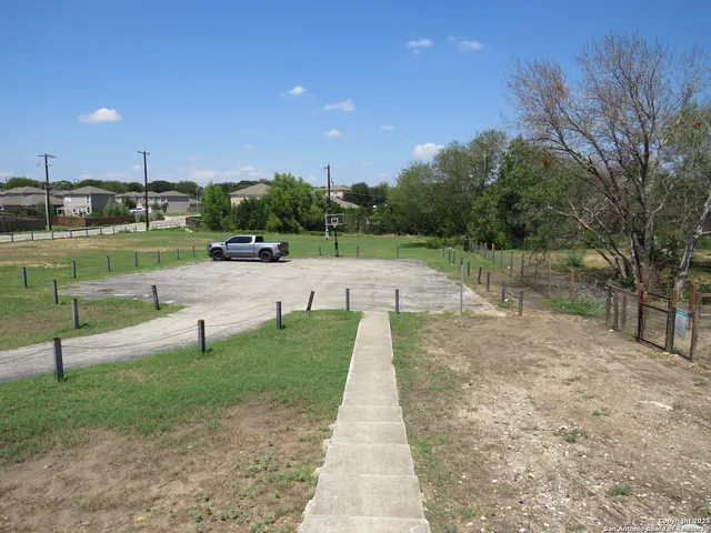 $1,750 | 3918 Southern Grove, San Antonio, TX 78222