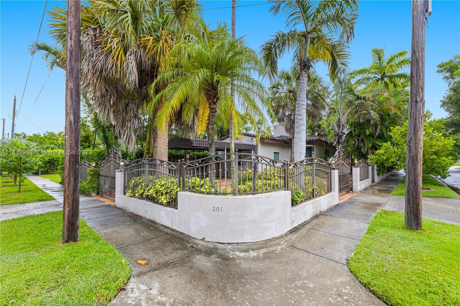 201 Southwest 24th Road Miami, FL 33129 - Photo 17 of 18 a view of small garden