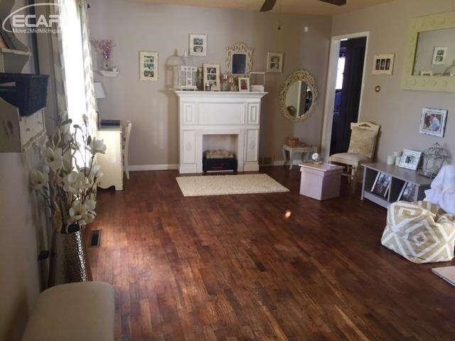 16509 Jennings Road Fenton, MI 48430 - Photo 4 of 19 21239430-3.JPG
