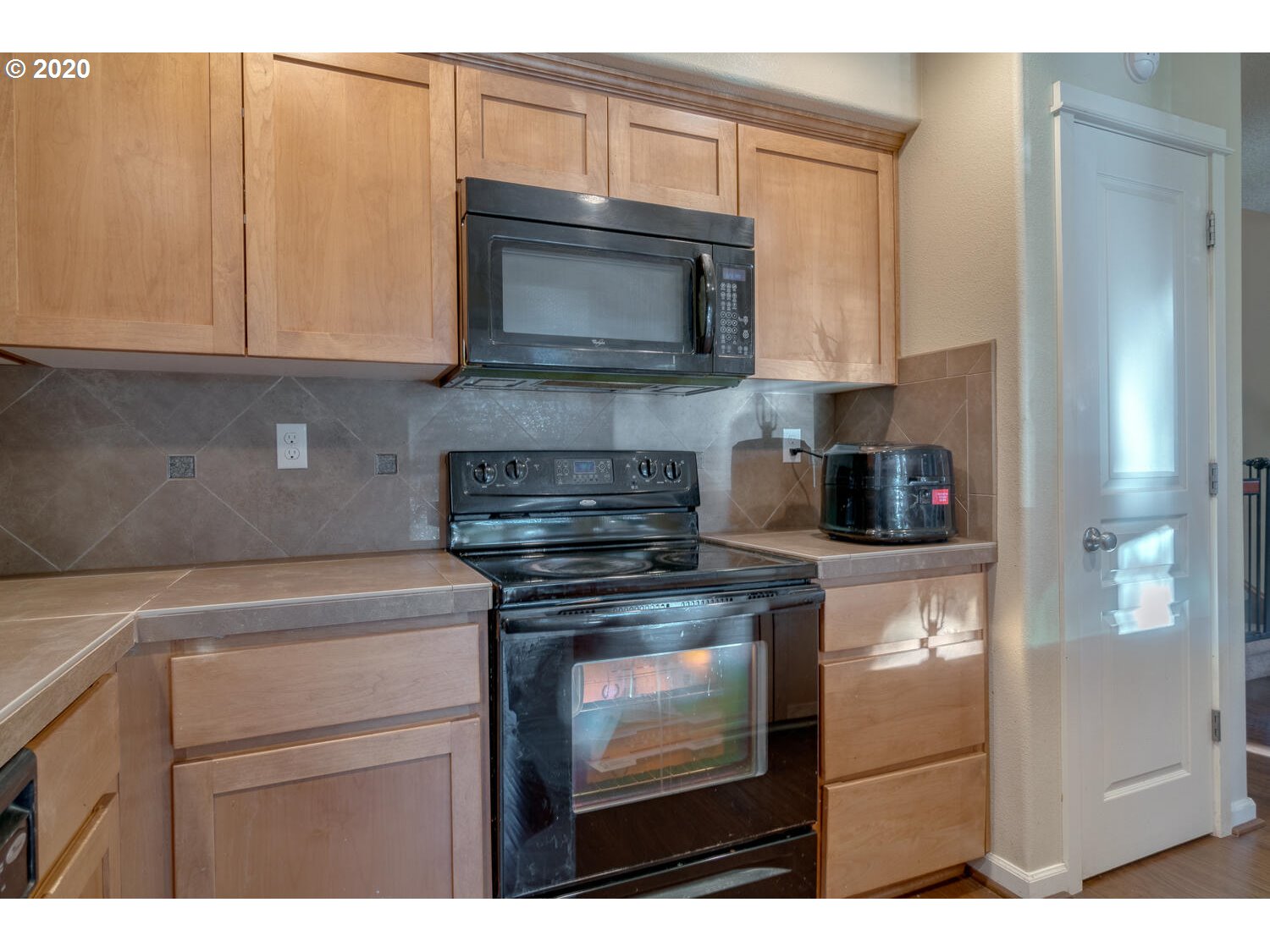 15605 Southwest Raphael Lane Tigard, OR 97224 - Photo 10 of 26 Gallery Image 10