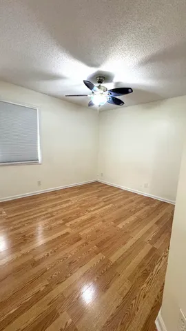 en empty room with wooden floor