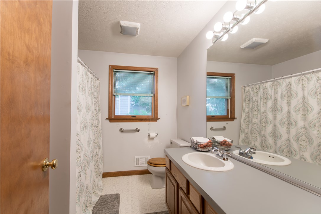 45 Lakeside Drive Narragansett, RI 02882 - Photo 17 of 39