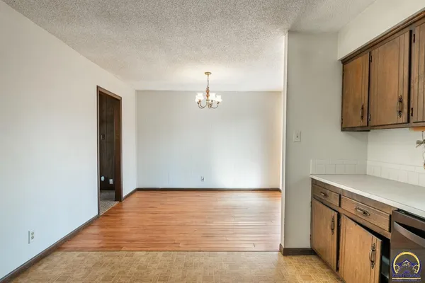 $219,900 | 672 Basswood Court, Meriden, KS 66512