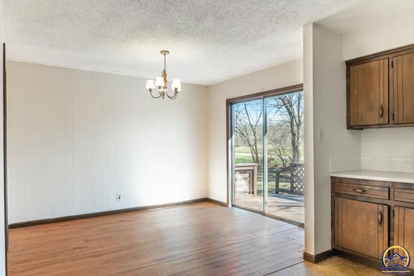 $219,900 | 672 Basswood Court, Meriden, KS 66512