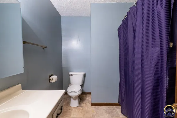$219,900 | 672 Basswood Court, Meriden, KS 66512