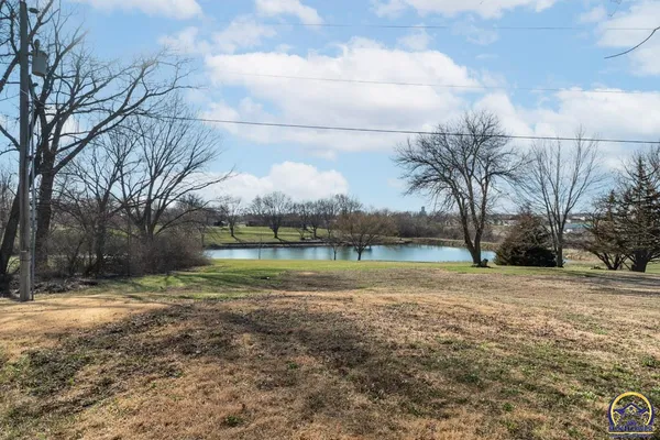 $219,900 | 672 Basswood Court, Meriden, KS 66512