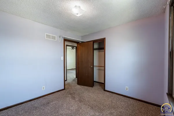 $219,900 | 672 Basswood Court, Meriden, KS 66512