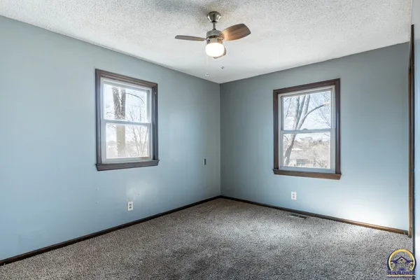 $219,900 | 672 Basswood Court, Meriden, KS 66512