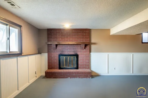 $219,900 | 672 Basswood Court, Meriden, KS 66512